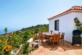 Apartment in El Tanque with bubble bath